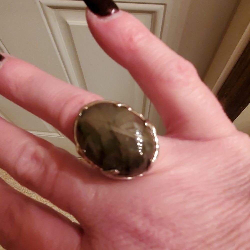 Ring - Picture 3 of 4